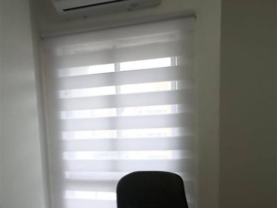 Cortina double vision em escritório, instalada pela EDD Cortinas
