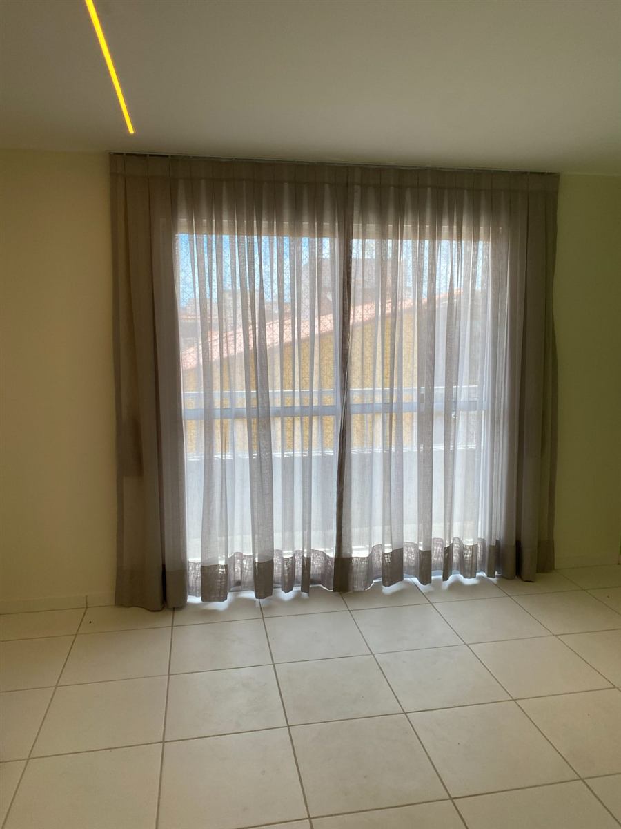 Cortina de tecido em sala, projeto da EDD Cortinas em Fortaleza